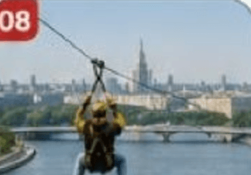 Zipline فوق نهر موسكو